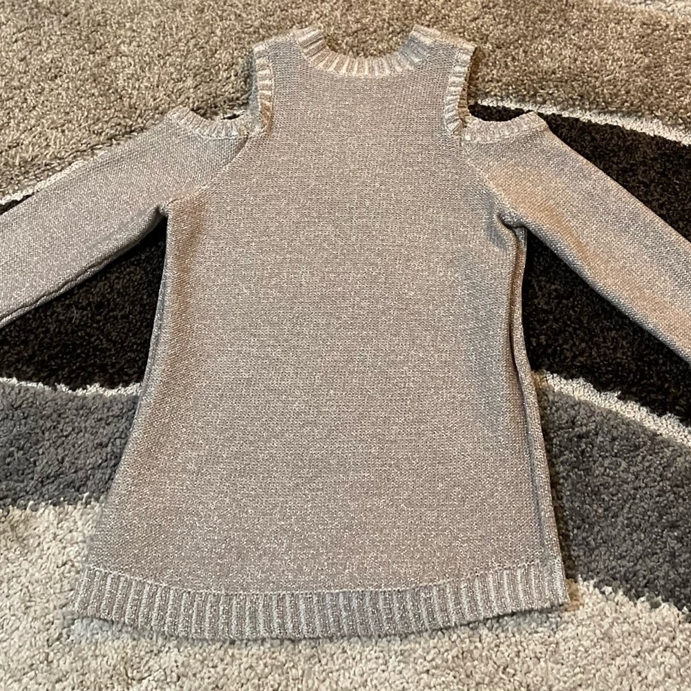 BCBG Max Azaria Women’s Cold Shoulder Metallic Cable Knit L/S Sweater-XS-EUC - Picture 11 of 16
